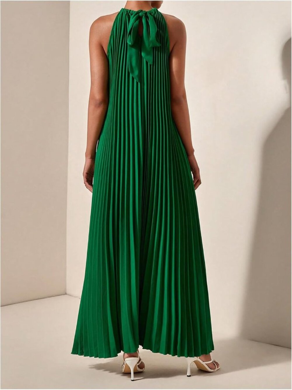〽️Women's Dark Green Pleated Maxi Dress Halter Neck Flowy Beach Wedding Dress - Picture 2 of 5